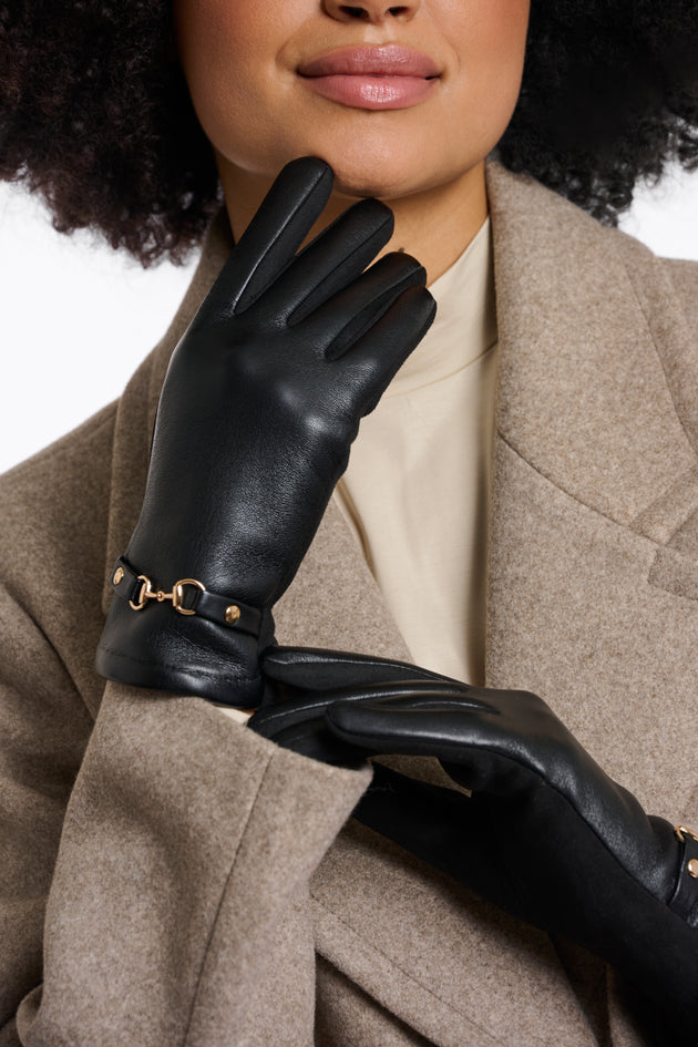 Handschuhe in Schwarz mit Stretch Innenseite und Vorderseite in Leder mit Trensendetail von Rino & Pelle_grossen Grössen_DE BOER plus Luzern_1











Handschuhe in Bordeaux mit Reissverschluss von Rino & Pelle_grossen Grössen_DE BOER plus Luzern_



