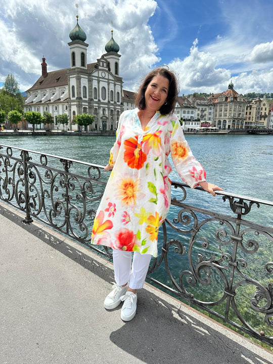 Leinenbluse mit Fantasie-Blumenprint von Backstage_grosse Grössen_DE BOER plus  Luzern_8