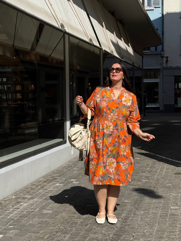 Tasche von Abro und Kleid von Alembika_grosse Grössen_DE BOER plus Luzern_1