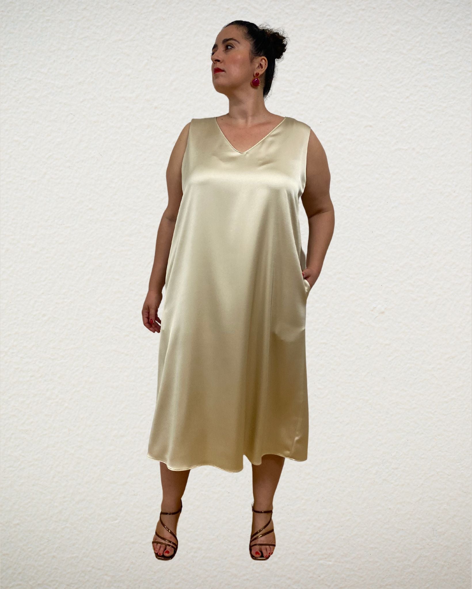 satiniertes Kleid ohne Arm in gold von Marina Rinaldi - grosse Grössen - DE BOER plus