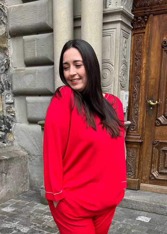 Roter Viskose Pullover mit Details von Marina Rinaldi_grosse Grössen_DE BOER plus Luzern_9