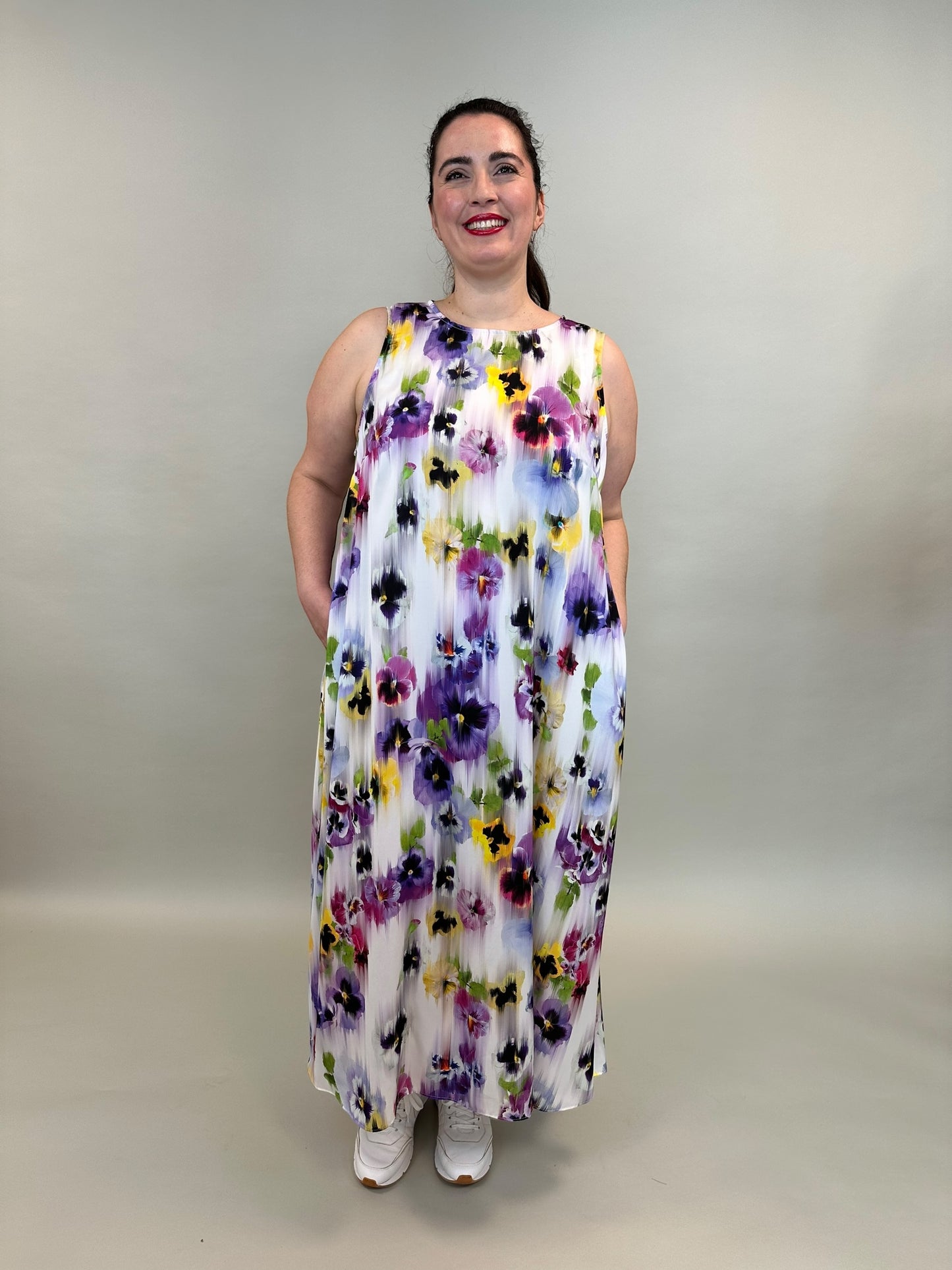 Langes Kleid mit Blumenprint ohne Arm