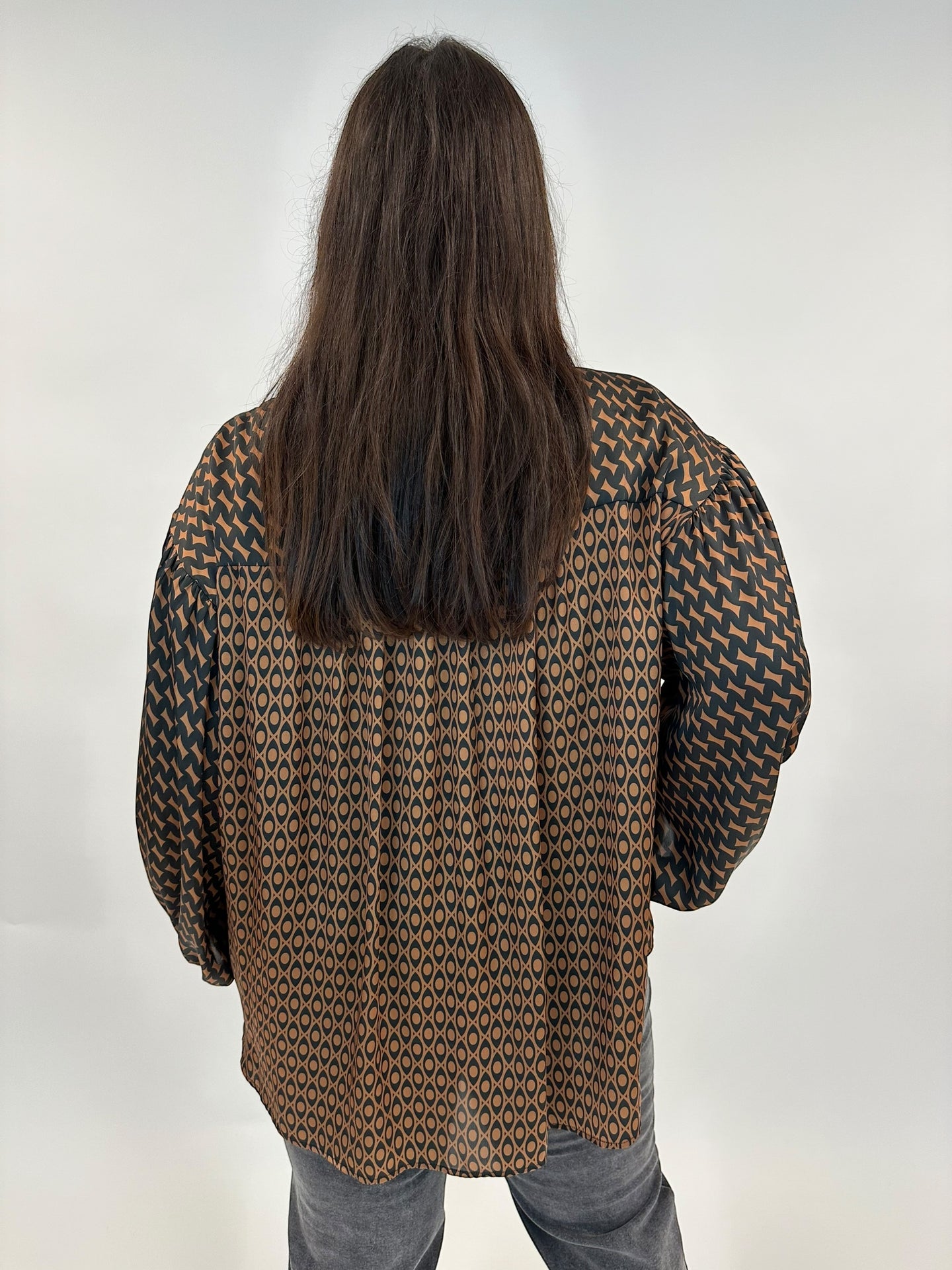 Bluse im Retro-Print von Mat Fashion - grosse Grössen - DE BOER plus Luzern 