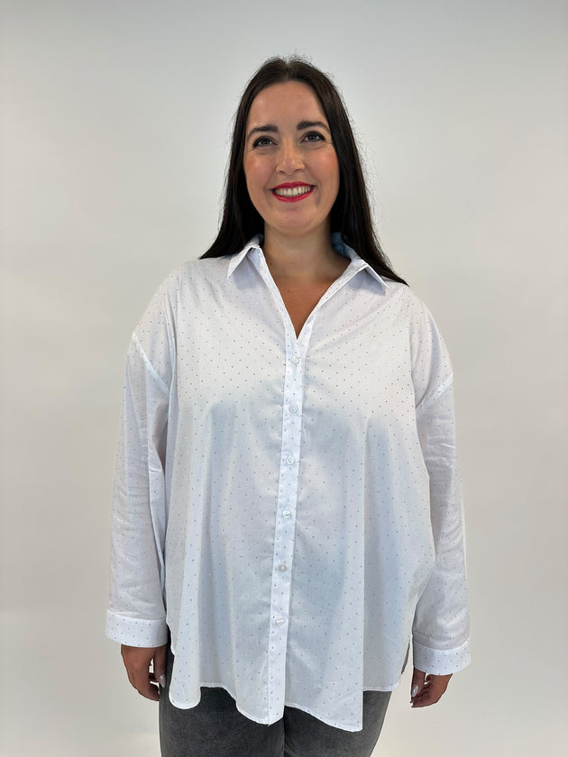 weisse Bluse mit Steinchen und leichter O-Shape von Mat Fashion - grosse Grössen - DE BOER plus Luzern 