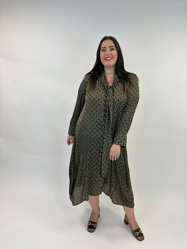 Kleid mit Schluppe im Retro-Print von Mat Fashion - grosse Grössen - DE BOER plus Luzern 