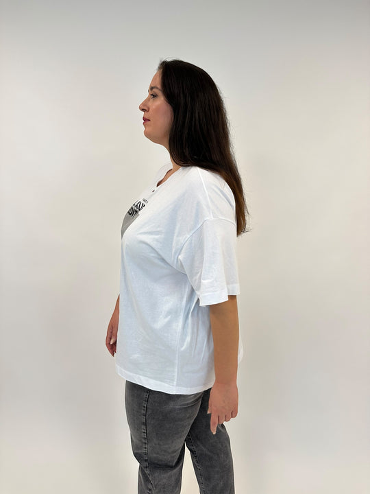 T_Shirt in weiss mit Print von Mat Fashion_grosse Grössen_DE BOER plus Luzern 