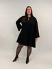 Kleid in Schwarz in fallendem Stoff in Schwarz von Mat Fashion_grosse Grössen_DE BOER plus Luzern_2