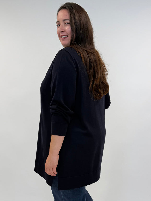 Rundhals-Pullover in Schwarz mit seitlichen Schlitzen von Marina Rinaldi_grossen Grössen_DE BOER plus Luzern_3