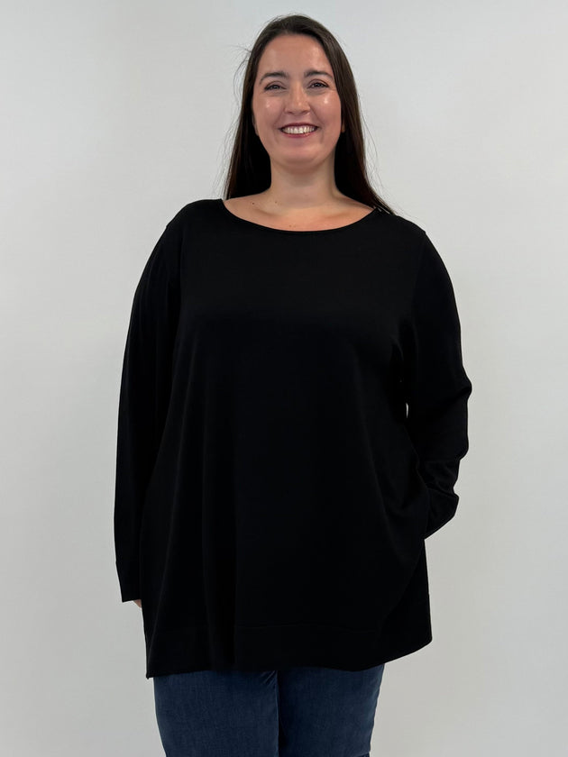 Rundhals-Pullover in Schwarz mit seitlichen Schlitzen von Marina Rinaldi_grossen Grössen_DE BOER plus Luzern_1