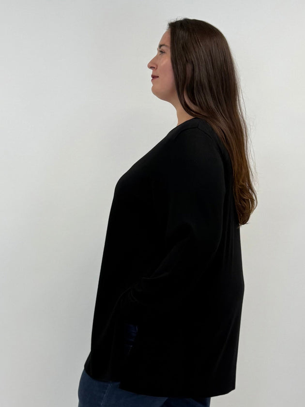 Rundhals-Pullover in Schwarz mit seitlichen Schlitzen von Marina Rinaldi_grossen Grössen_DE BOER plus Luzern_2
