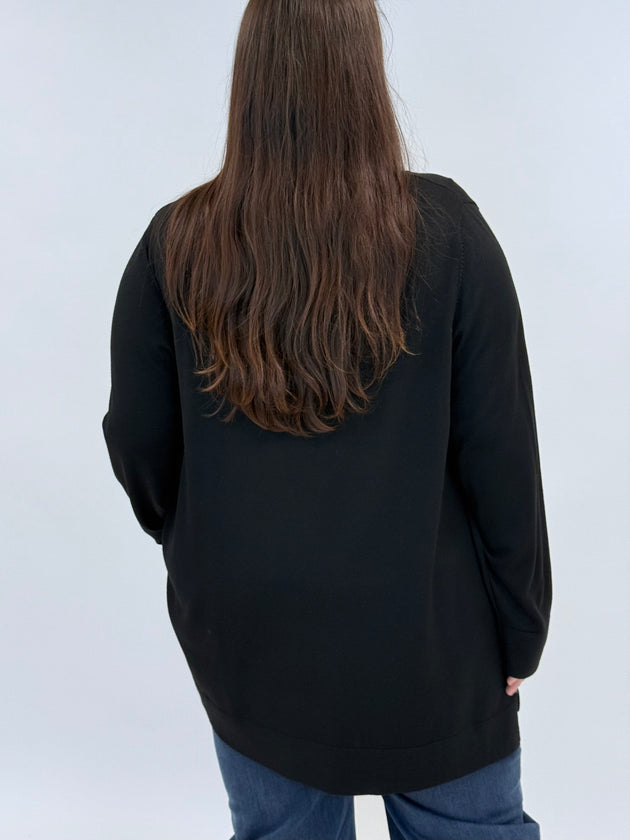 Rundhals-Pullover in Schwarz mit seitlichen Schlitzen von Marina Rinaldi_grossen Grössen_DE BOER plus Luzern_3