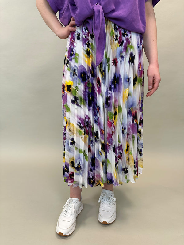 Pliesse-Jupe mit Blumenprint von Mat Fashion_grosse Grössen_DE BOER plus Luzern 