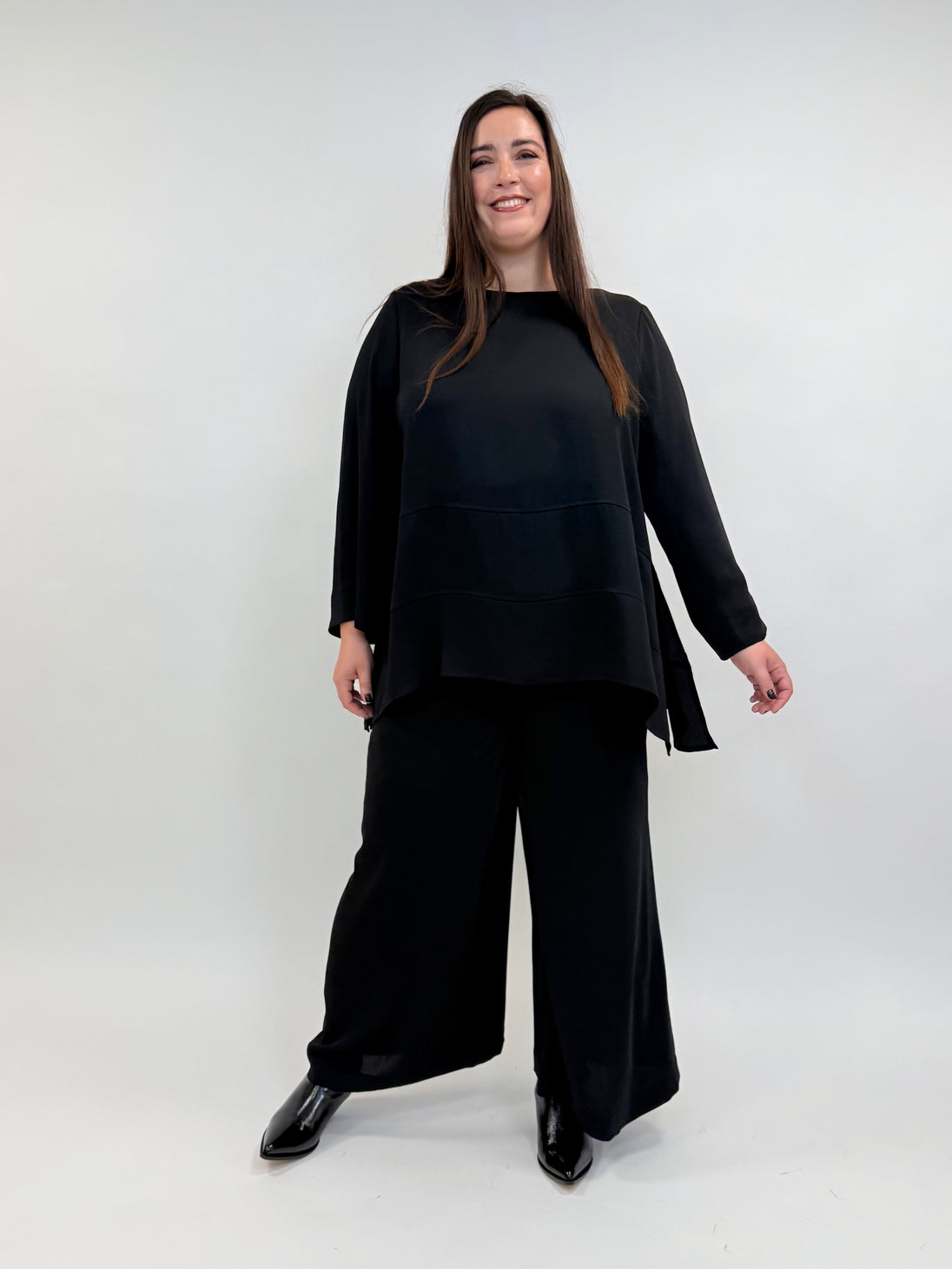 weite Hose in Schwarz von Mat Fashion_grosse Grössen_DE BOER plus Luzern_5