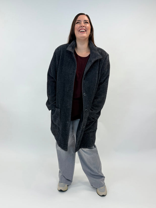 Tweed-Mantel in Grau/Schwarz von Mona Lisa by Interchic_grosse Grössen_DE BOER plus Luzern_3