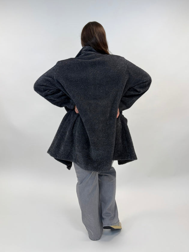 Tweed-Mantel in Grau/Schwarz von Mona Lisa by Interchic_grosse Grössen_DE BOER plus Luzern_