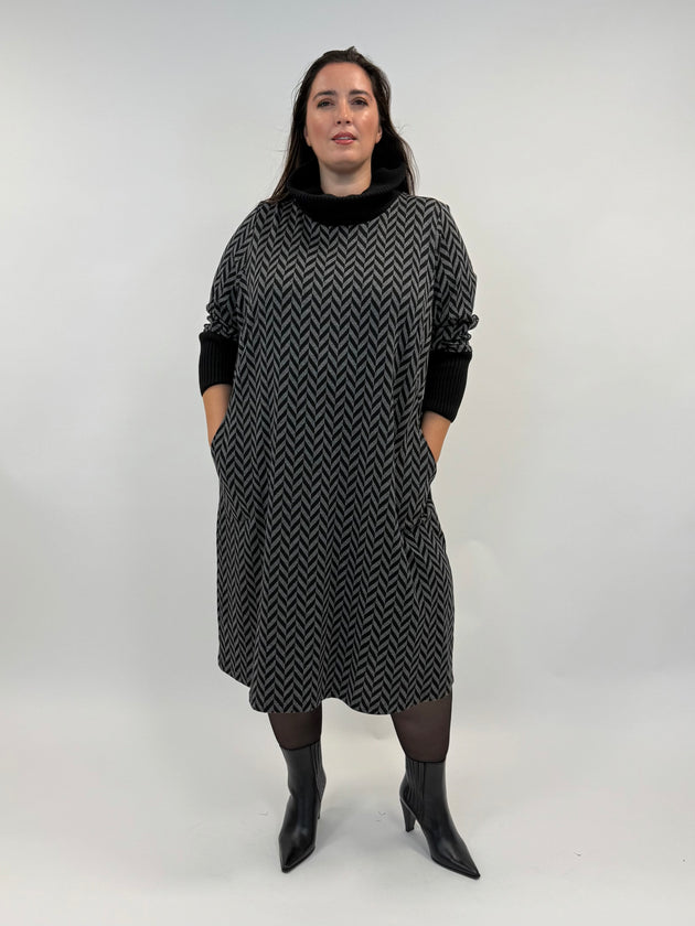 Strickkleid in Fischgard-Optik von Mona Lisa by Interchic_grosse Grössen_DE BOER plus Luzern_1