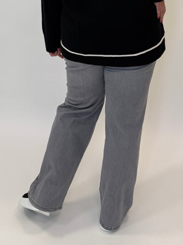 weite Jeans in einer grauen Waschung von Raphaela by Brax_grossen Grössen_DE BOER plus Luzern_2