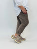 Cordhose in Taupe von Raphaela by Brax_grosse Grössen_DE BOER plus Luzern_2