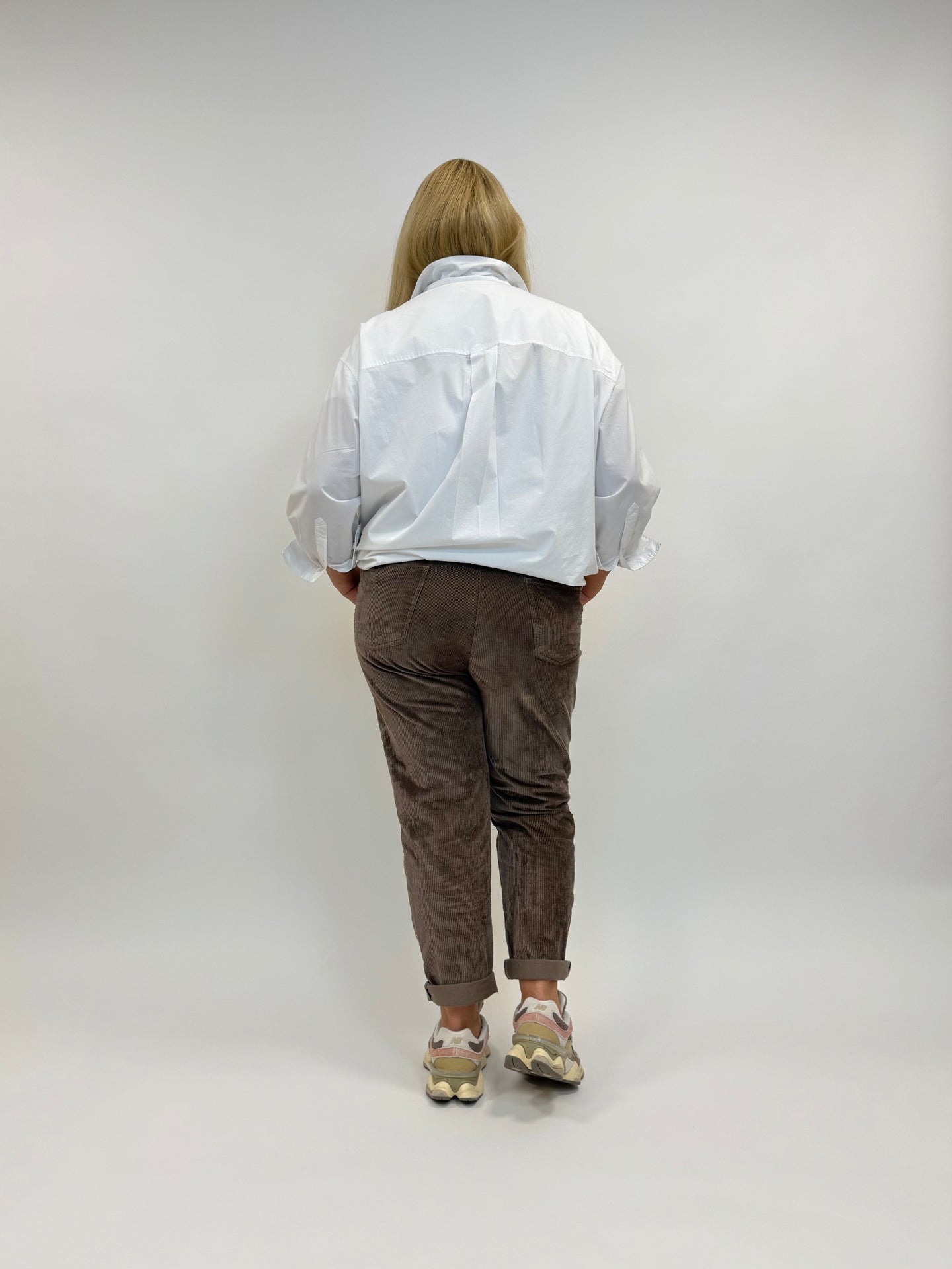 Cordhose in Taupe von Raphaela by Brax_grosse Grössen_DE BOER plus Luzern_5