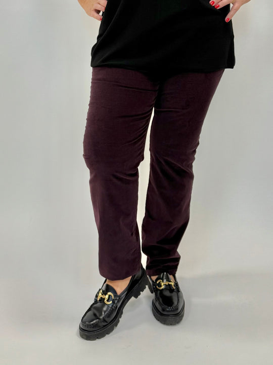Feincord Hose in Bordeaux von Raphaela by Brax_grosse Grössen_DE BOER plus Luzern_1