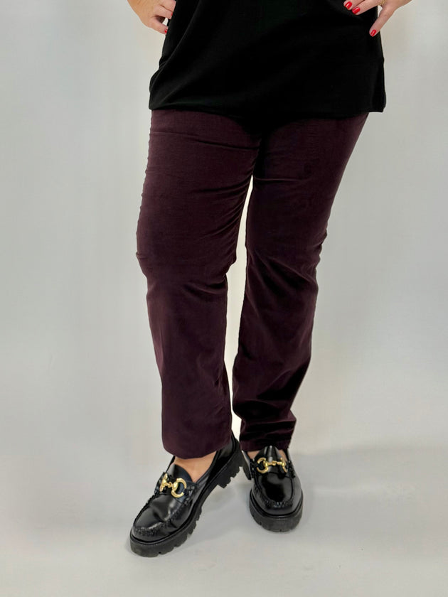 Feincord Hose in Bordeaux von Raphaela by Brax_grosse Grössen_DE BOER plus Luzern_1