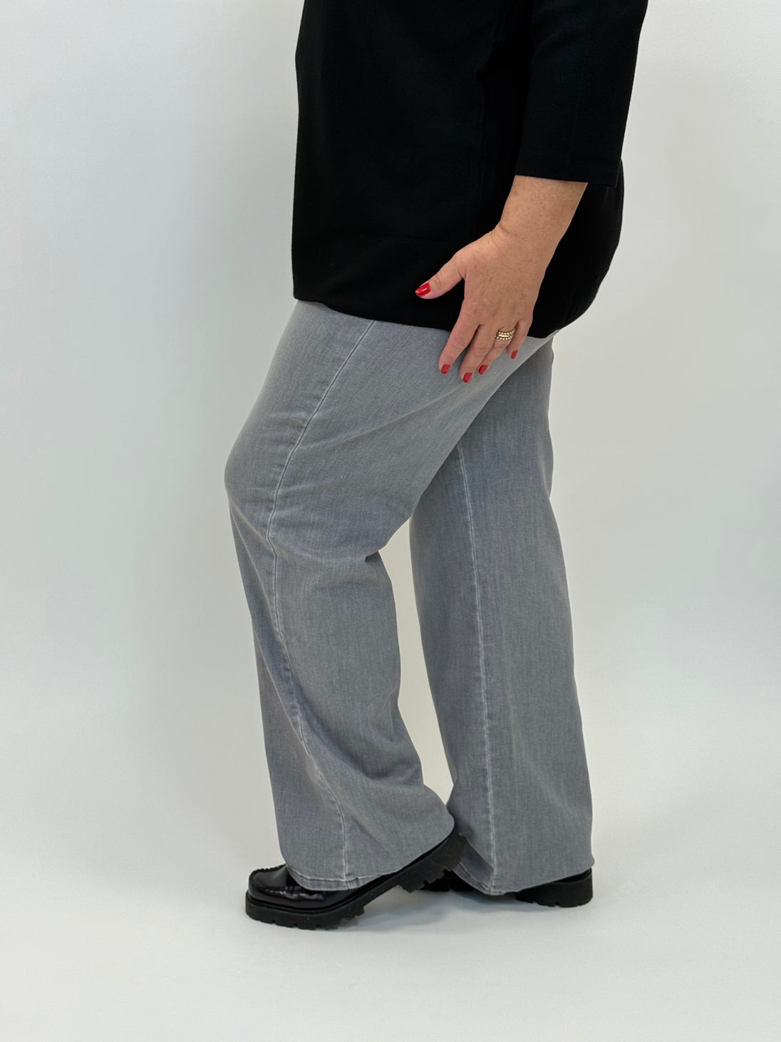 graue Jeans von Raphaela by Brax_grosse Grössen_DE BOER plus Luzern_4