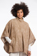 Cape in Fantasie-Print Camel/Weiss von Rino & Pelle_grossen Grössen_DE BOER plus Luzern_1