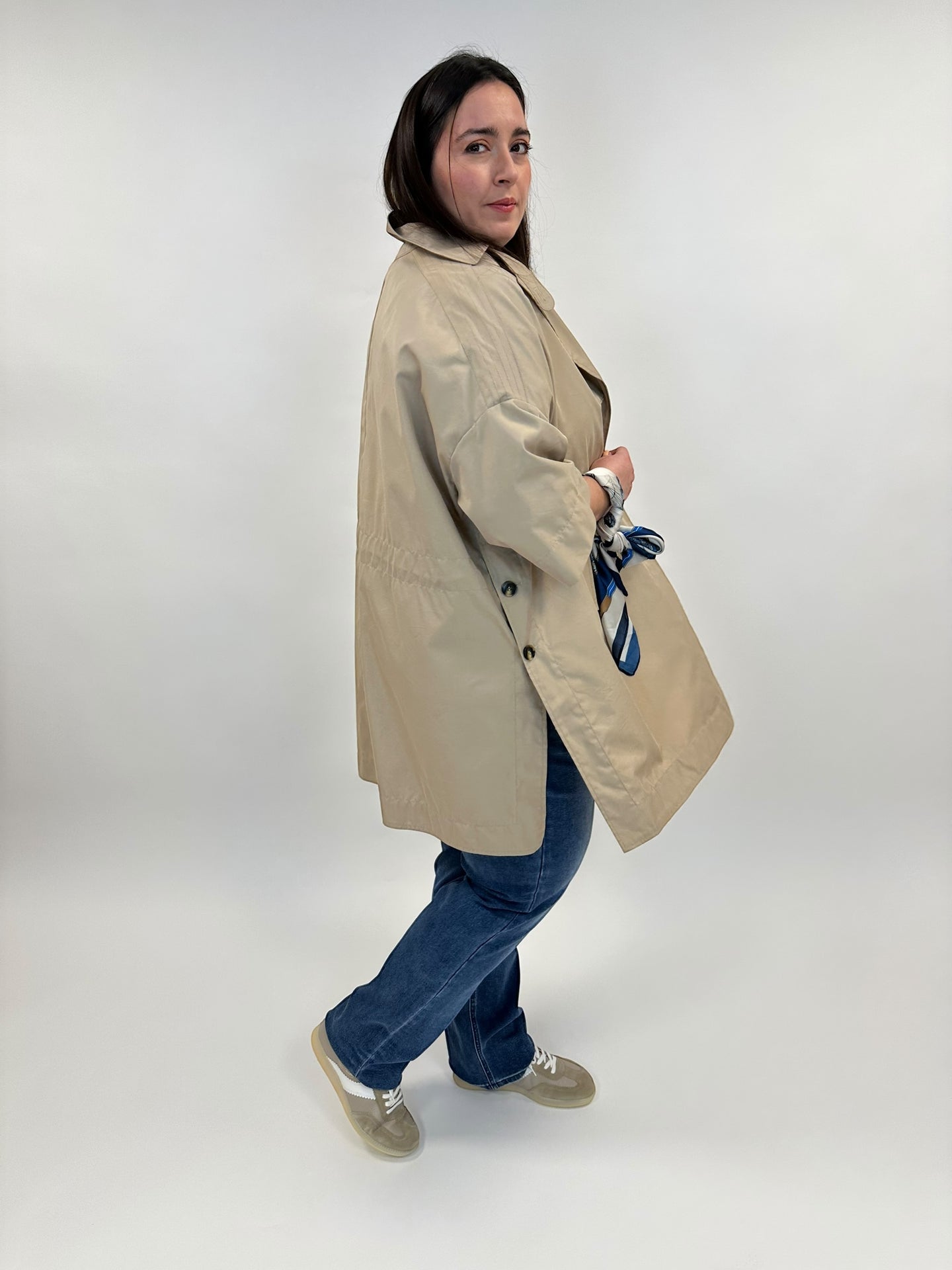 Mantel-Cape-Trenchcoat in Beige - Main Image