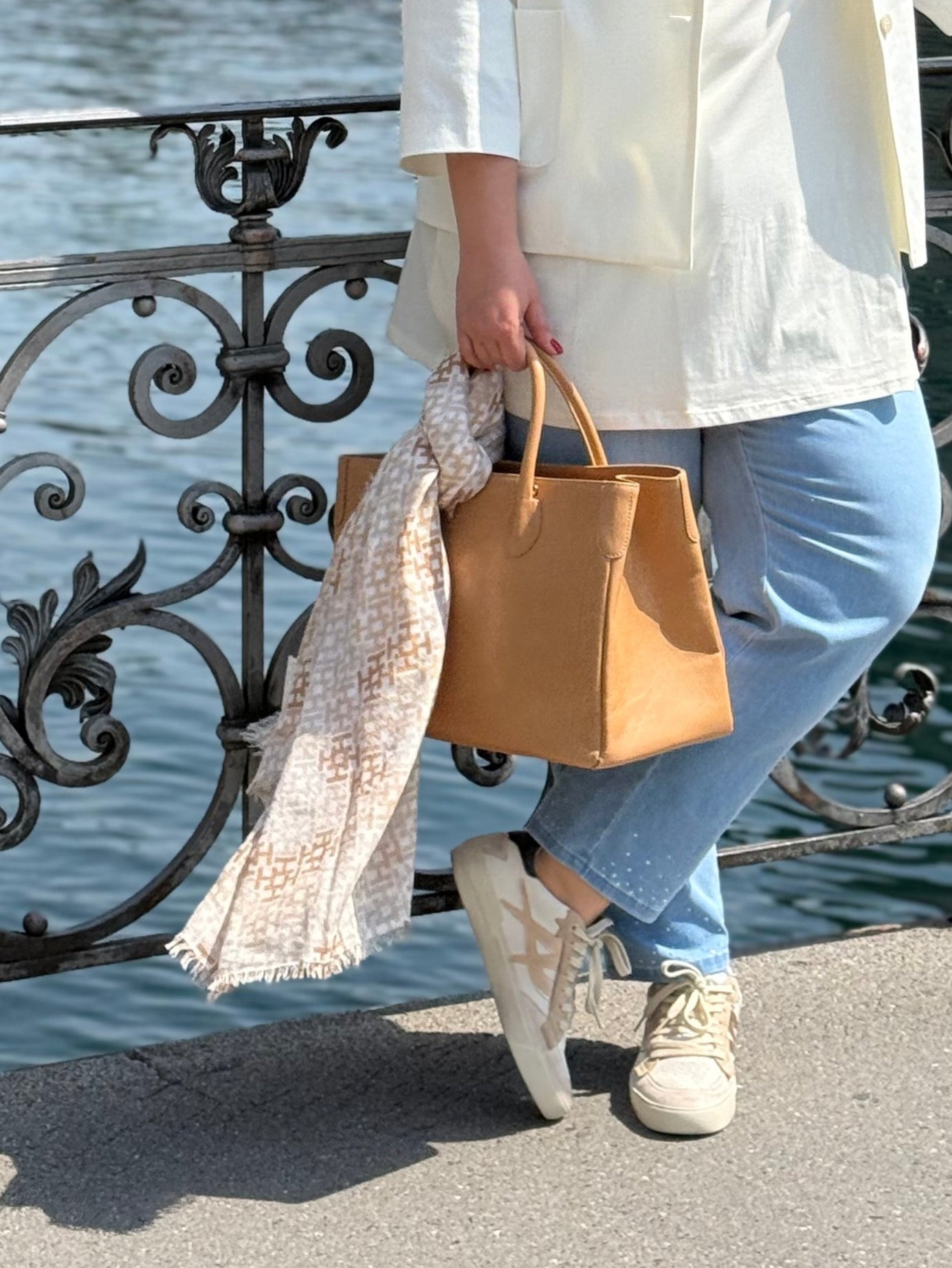 Schal von Hemisphere Cashmere und Tasche Pack Easy_DE BOER plus Luzern_1
