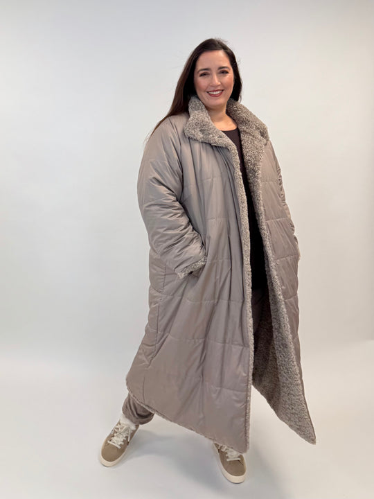 Fake Fur reversibler Mantel in Taupe von White Label by Rofa_grosse Grössen_DE BOER plus Luzern_2