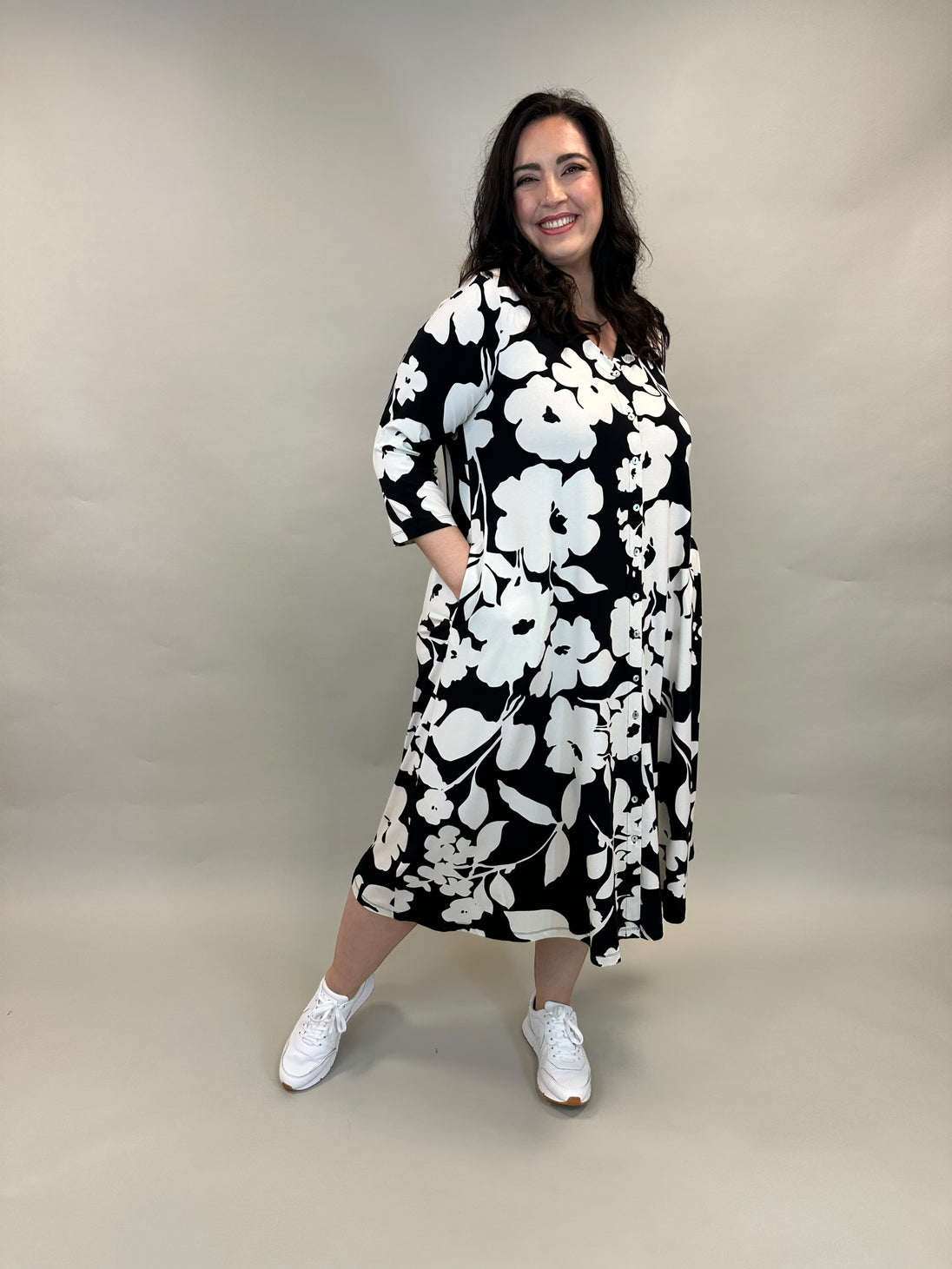 Jerseykleid/Jerseymantel im Blumenprint_Yoek_DE BOER plus Luzern