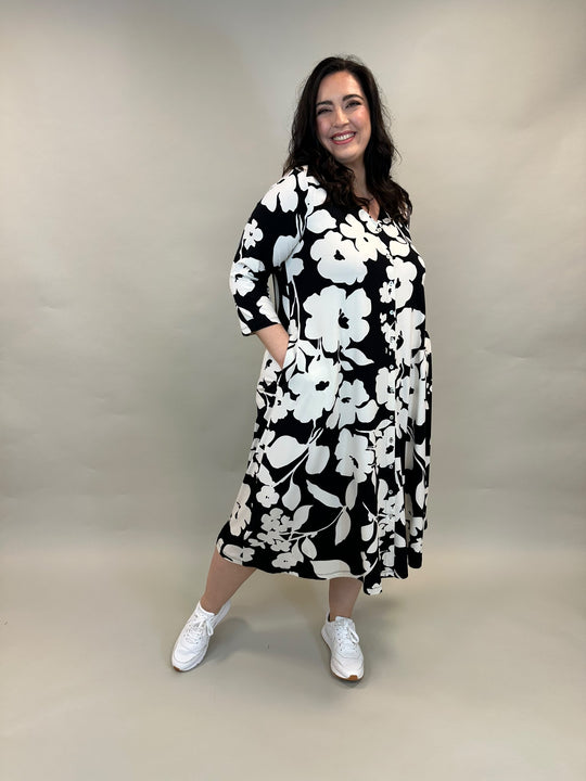 Jerseykleid/Jerseymantel im Blumenprint_Yoek_DE BOER plus Luzern