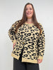 Strickjacke mit Goldknöpfen in Leo-Print von YOEK_grosse Grössen_DE BOER plus Luzern_2