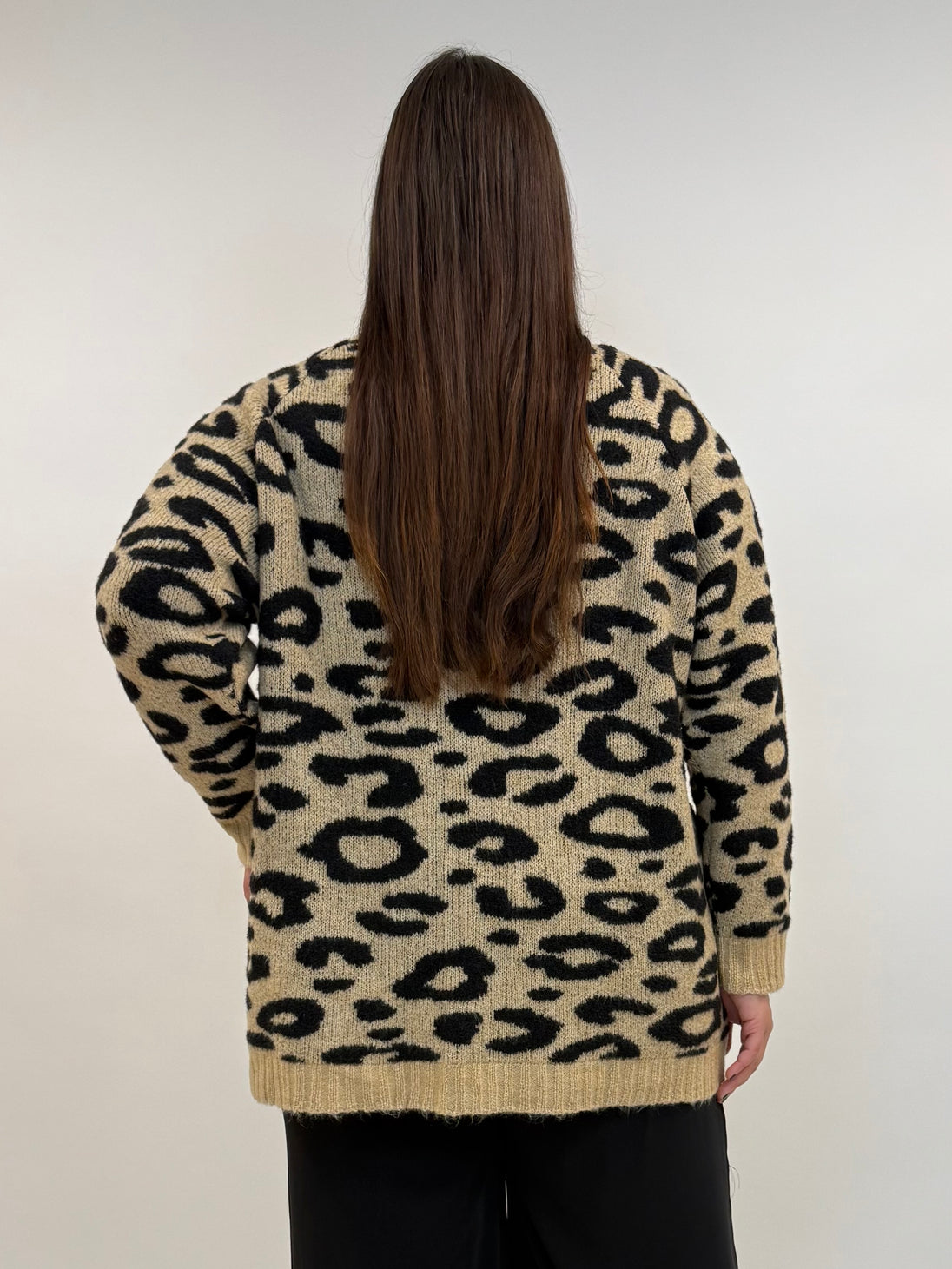 Strickjacke mit Goldknöpfen in Leo-Print von YOEK_grosse Grössen_DE BOER plus Luzern_4