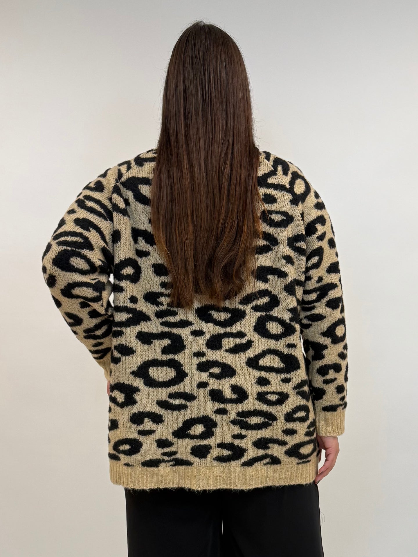 Strickjacke mit Goldknöpfen in Leo-Print von YOEK_grosse Grössen_DE BOER plus Luzern_4