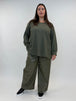 weite Fake Lederhose in Khaki von Yoek_grossen Grössen_DE BOER plus Luzern_1