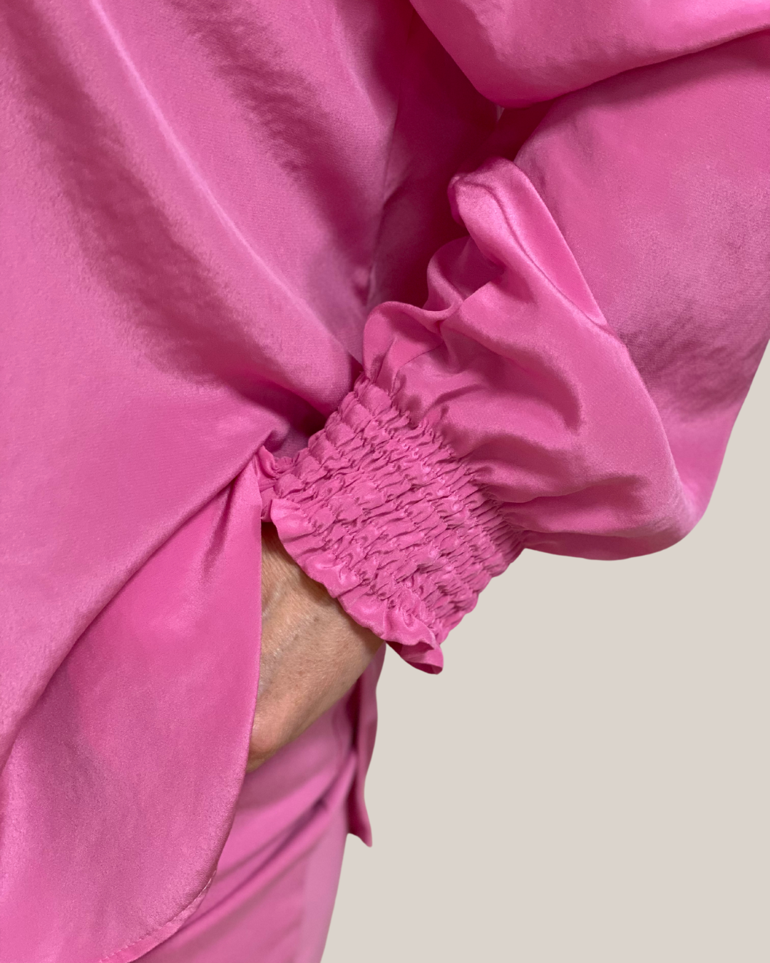 Bluse in Pink mit leichten Rüschen im Rücken