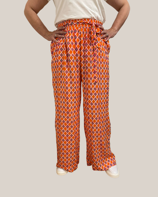 weite leichtfallende Hose mit Rhomben-Print von Mat Fashion in grossen Grössen - deboerplus 