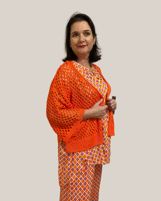 Loch-Strickjacke in orange mit einem 3/4 Arm von Mat Fashion - grosse Grössen - deboerplus