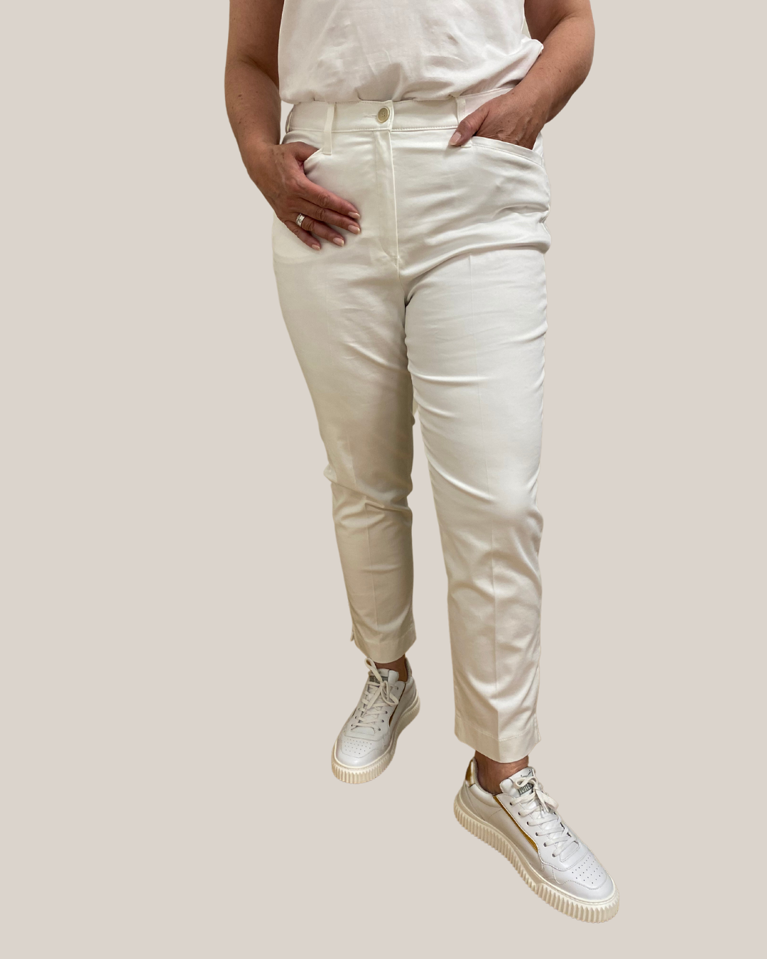 weisse verkürzte 7/8 Baumwoll-Stretch Hose von Raphaela by Brax - grosse Grössen - deboerplus