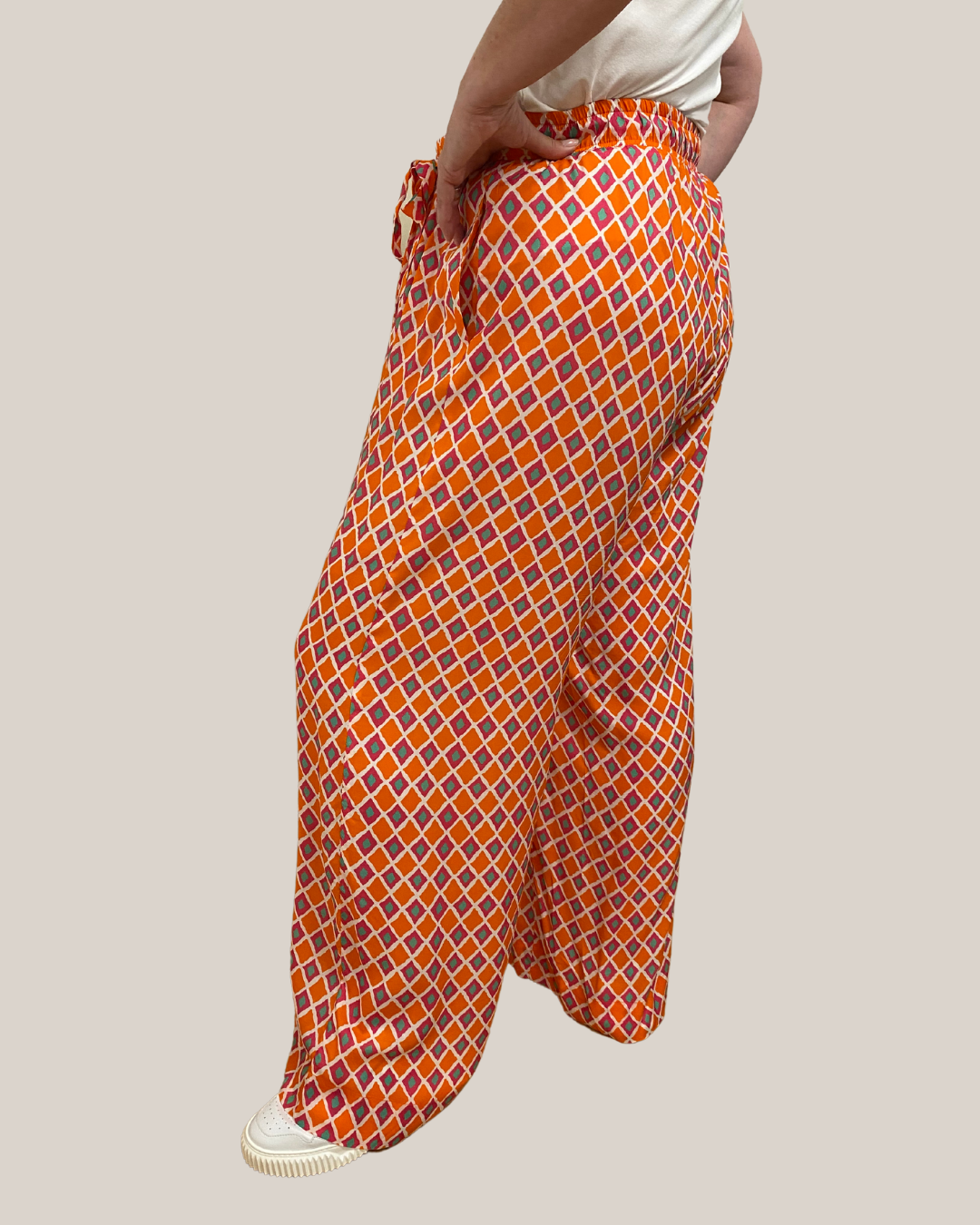 Weit geschnittene Hose in Rhomben-Print