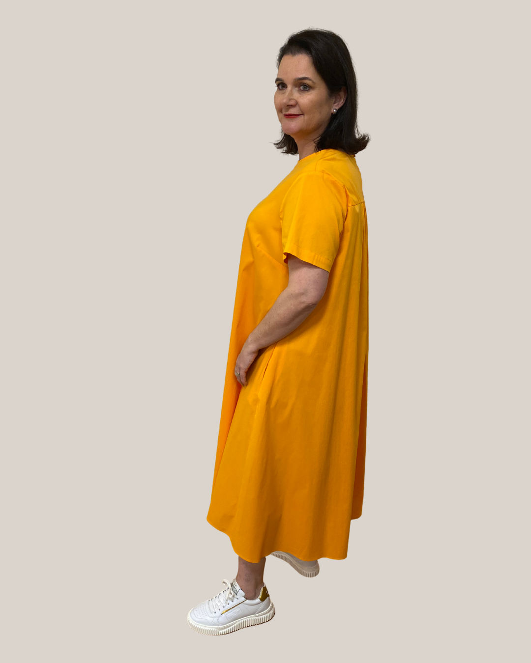 Luftiges Baumwoll-Kleid mit Seitentaschen in Orange